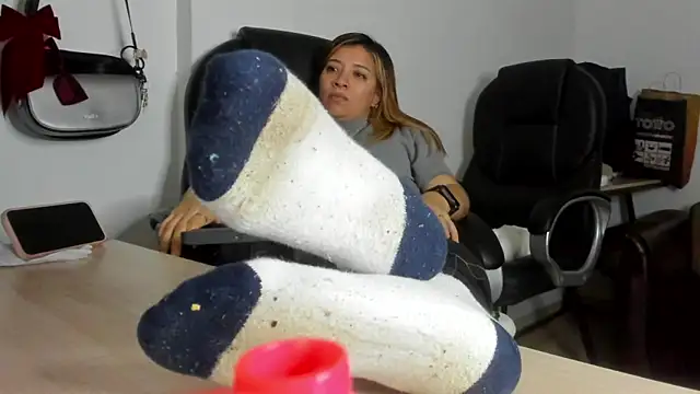 alma fenix online show from 04-23-26, 12:01