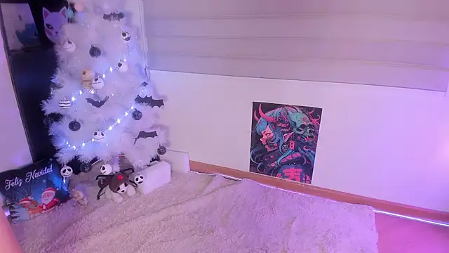 Snapshot of cyberzoe chatting on 12-31-24, 12:11 cyberzoe online show from 12-31-24, 12:11