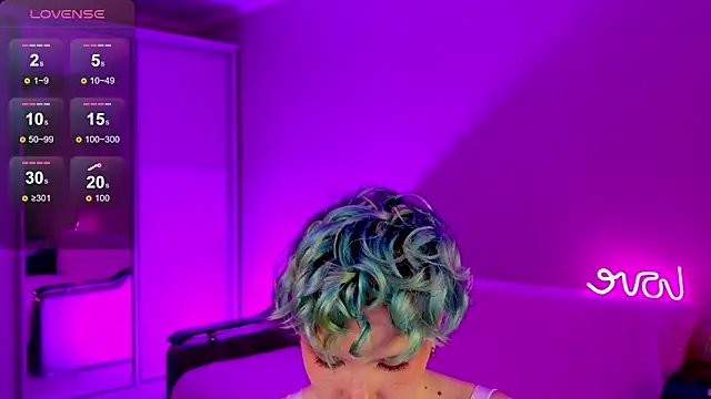 School Love online show from 12-23-24, 01:24