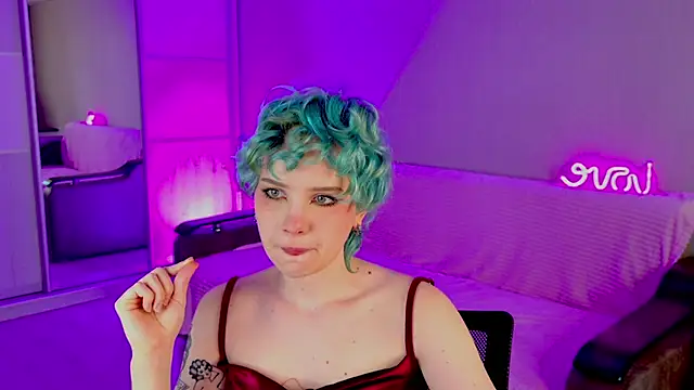 School Love online show from 02-20-25, 01:08