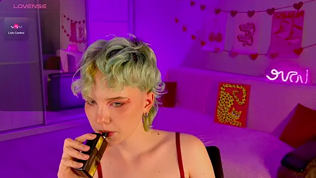 School Love online show from 03-17-25, 04:11