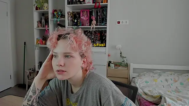 School Love online show from 11-26-25, 07:09