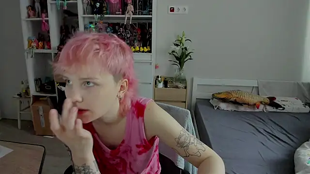 School Love online show from 12-17-25, 07:03