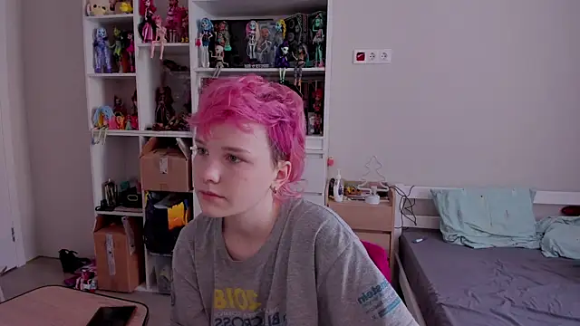 School Love online show from 01-06-26, 07:12