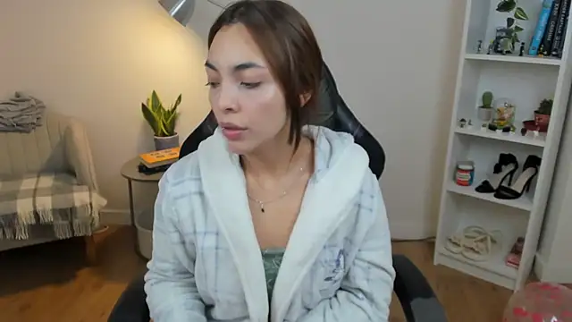  BellaEvans  online show from 11-10-25, 05:50