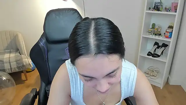 Snapshot of _BellaEvans_ chatting on 05-04-26, 04:41 BellaEvans online show from 05-04-26, 04:41