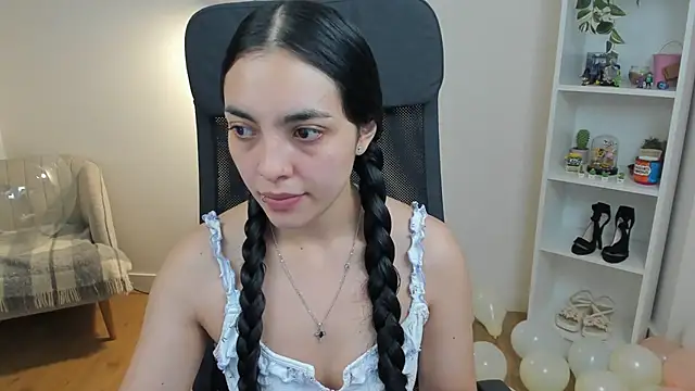 Snapshot of _BellaEvans_ chatting on 05-09-26, 04:50 BellaEvans online show from 05-09-26, 04:50