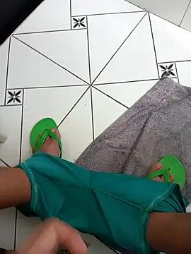 Snapshot of lobomisterioso13 chatting on 12-29-24, 01:17 lobomisterioso13 online show from 12-29-24, 01:17