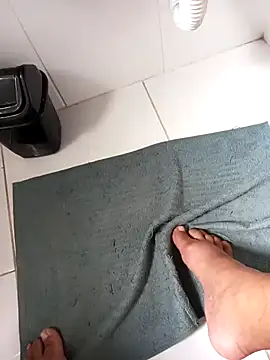 Snapshot of lobomisterioso13 chatting on 11-10-25, 11:20 lobomisterioso13 online show from 11-10-25, 11:20