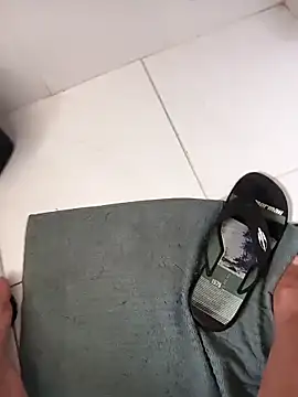 Snapshot of lobomisterioso13 chatting on 11-28-25, 02:20 lobomisterioso13 online show from 11-28-25, 02:20