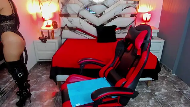 KateTompson  online show from 10-31-25, 01:12