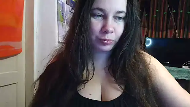 Cora Maro online show from 10-31-25, 06:47