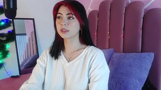 Snapshot of Zoe_Benson chatting on 12-19-24, 12:45 Zoe Benson online show from 12-19-24, 12:45
