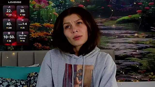 Snapshot of MadameDeFeu chatting on 12-18-24, 10:40 MadameDeFeu online show from 12-18-24, 10:40