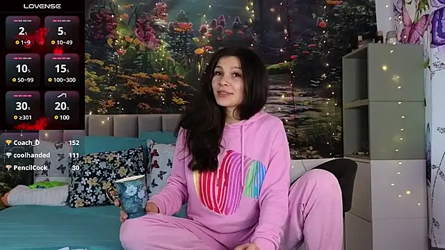 Snapshot of MadameDeFeu chatting on 12-27-24, 11:28 MadameDeFeu online show from 12-27-24, 11:28