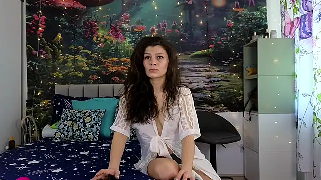 Snapshot of MadameDeFeu chatting on 01-09-25, 08:34 MadameDeFeu online show from 01-09-25, 08:34