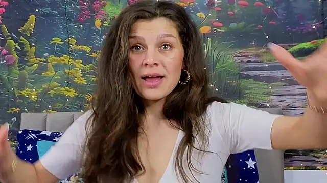 Snapshot of MadameDeFeu chatting on 02-08-25, 10:18 MadameDeFeu online show from 02-08-25, 10:18