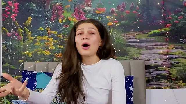 Snapshot of MadameDeFeu chatting on 02-10-25, 11:36 MadameDeFeu online show from 02-10-25, 11:36