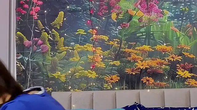 Snapshot of MadameDeFeu chatting on 02-13-25, 02:31 MadameDeFeu online show from 02-13-25, 02:31