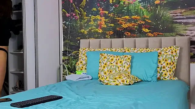 Snapshot of MadameDeFeu chatting on 02-17-25, 08:30 MadameDeFeu online show from 02-17-25, 08:30