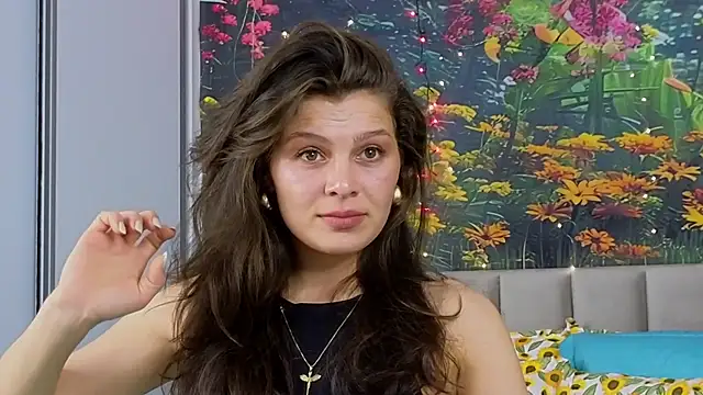 Snapshot of MadameDeFeu chatting on 02-17-25, 12:38 MadameDeFeu online show from 02-17-25, 12:38