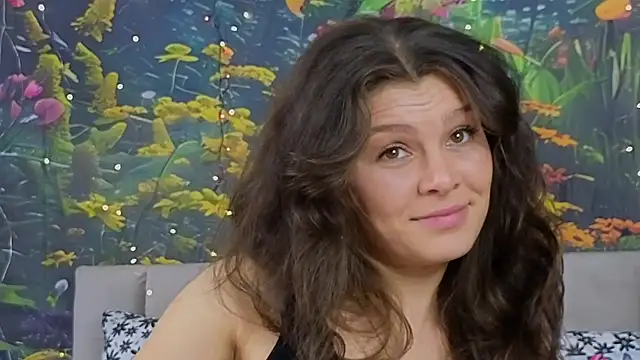 Snapshot of MadameDeFeu chatting on 03-01-25, 11:17 MadameDeFeu online show from 03-01-25, 11:17