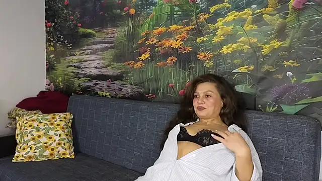 Snapshot of MadameDeFeu chatting on 10-04-25, 10:57 MadameDeFeu online show from 10-04-25, 10:57