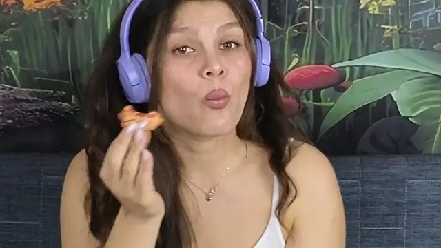 Snapshot of MadameDeFeu chatting on 11-14-25, 02:16 MadameDeFeu online show from 11-14-25, 02:16