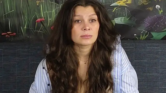 Snapshot of MadameDeFeu chatting on 11-17-25, 10:54 MadameDeFeu online show from 11-17-25, 10:54