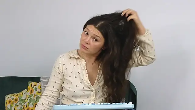 Snapshot of MadameDeFeu chatting on 01-14-26, 07:14 MadameDeFeu online show from 01-14-26, 07:14