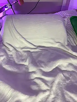 Snapshot of Belochka_a chatting on 01-17-25, 12:20 Belochka a online show from 01-17-25, 12:20