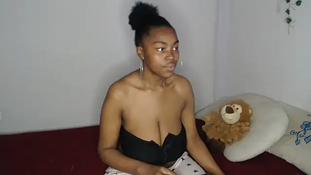 Snapshot of lyssyhorny chatting on 10-22-25, 12:38 lyssyhorny online show from 10-22-25, 12:38