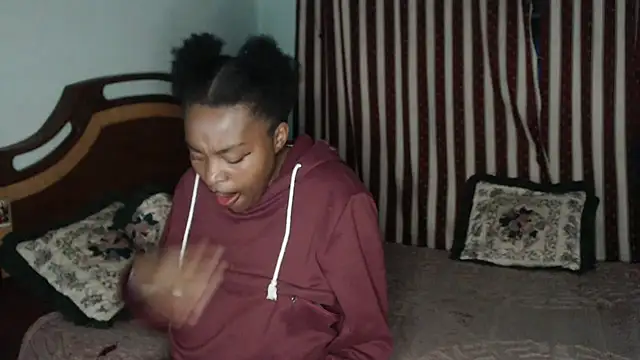 Snapshot of lyssyhorny chatting on 03-20-26, 12:37 lyssyhorny online show from 03-20-26, 12:37