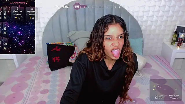 Snapshot of charlotte_0309 chatting on 12-27-24, 10:48 charlotte 0309 online show from 12-27-24, 10:48