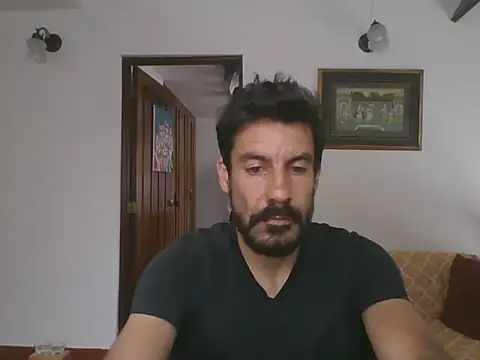 Snapshot of elkike1980 chatting on 06-18-26, 03:05 elkike1980 online show from 06-18-26, 03:05