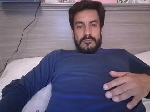 Snapshot of elkike1980 chatting on 06-21-26, 03:53 elkike1980 online show from 06-21-26, 03:53