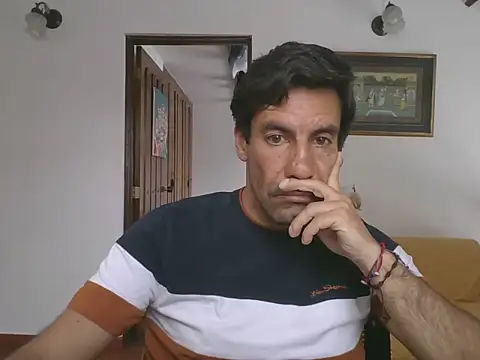 Snapshot of elkike1980 chatting on 07-15-26, 04:23 elkike1980 online show from 07-15-26, 04:23