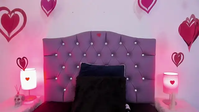 Snapshot of Nyx_nayla chatting on 02-13-25, 04:32 Nyx nayla online show from 02-13-25, 04:32