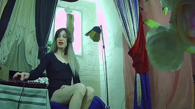 Snapshot of Mary_Loon chatting on 01-07-26, 01:24 Mary Loon online show from 01-07-26, 01:24