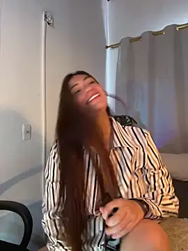 Snapshot of emmily_d chatting on 05-02-26, 06:35 emmily d online show from 05-02-26, 06:35