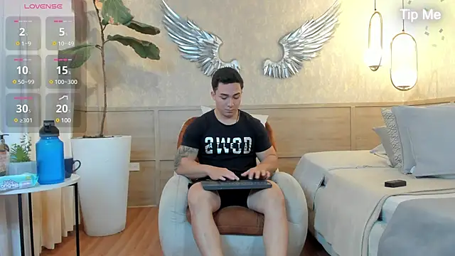 Snapshot of Ryan_Hunt chatting on 12-14-24, 01:05 Ryan Hunt online show from 12-14-24, 01:05
