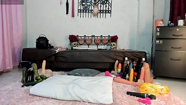 Snapshot of RubyEmerald chatting on 12-15-25, 11:42 RubyEmerald online show from 12-15-25, 11:42