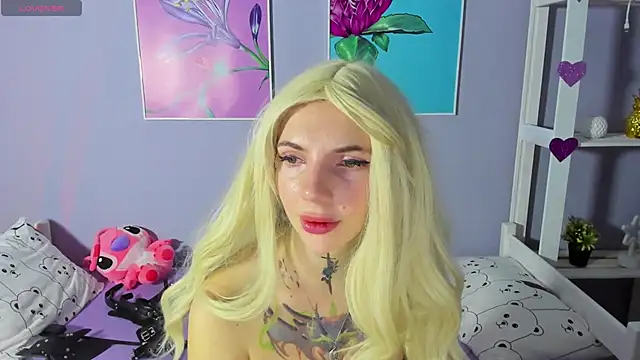 Snapshot of AnneTenet chatting on 12-13-24, 03:05 AnneTenet online show from 12-13-24, 03:05