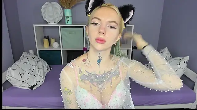 Snapshot of AnneTenet chatting on 02-07-25, 07:07 AnneTenet online show from 02-07-25, 07:07