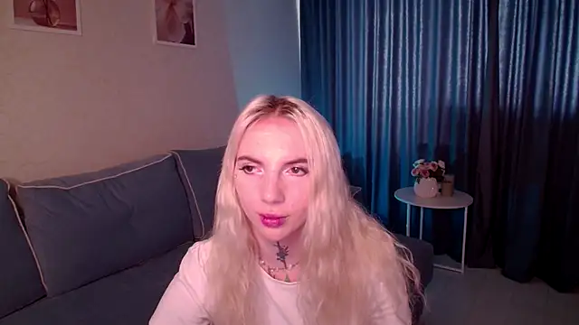 Snapshot of AnneTenet chatting on 09-19-25, 09:22 AnneTenet online show from 09-19-25, 09:22