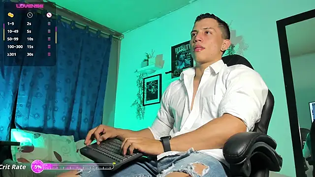 Snapshot of ThomsEvery_ chatting on 10-17-25, 12:36 ThomsEvery  online show from 10-17-25, 12:36