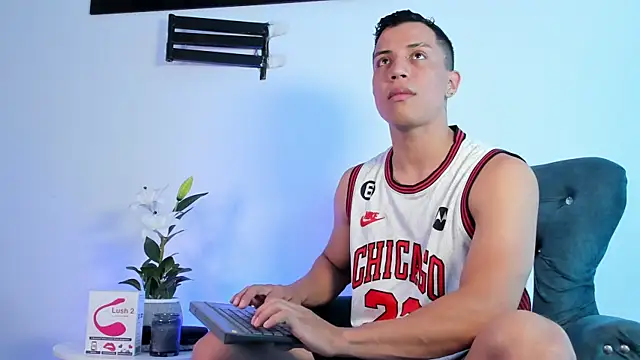 ThomsEvery  online show from 06-12-26, 03:22
