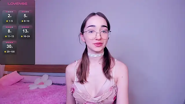 Snapshot of PollyBeev chatting on 02-28-25, 11:14 PollyBeev online show from 02-28-25, 11:14