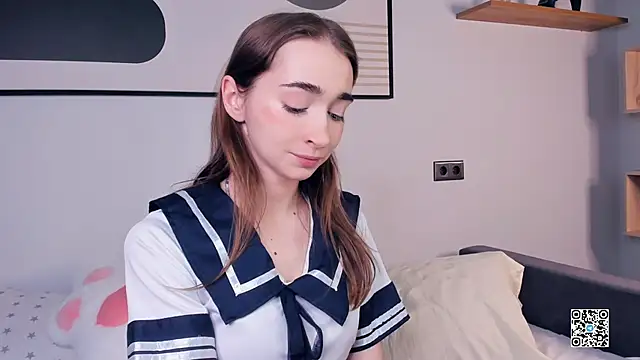 Snapshot of PollyBeev chatting on 09-15-25, 07:41 PollyBeev online show from 09-15-25, 07:41