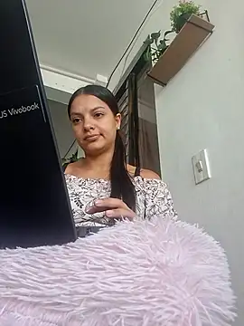 Snapshot of Daila_20_ chatting on 03-04-26, 08:37 Daila 20 online show from 03-04-26, 08:37